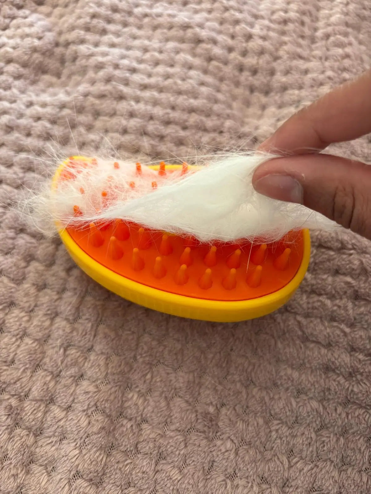 Brosse spéciale poils de chat Coeur de Chat - les poils dans la brosse s'enlève facilement